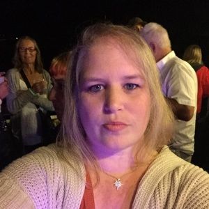 Meet your Posher, Carrie